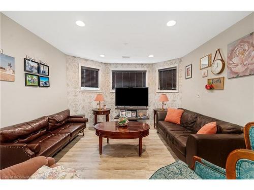 25 Bratt Drive, Windsor, ON - Indoor Photo Showing Living Room