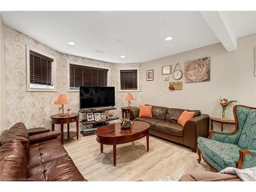 25 Bratt Drive, Windsor, ON - Indoor Photo Showing Living Room