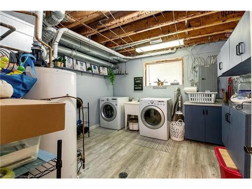 25 Bratt Drive, Windsor, ON - Indoor Photo Showing Laundry Room