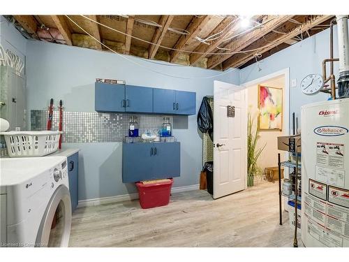 25 Bratt Drive, Windsor, ON - Indoor Photo Showing Laundry Room