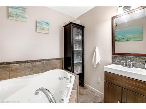 25 Bratt Drive, Windsor, ON - Indoor Photo Showing Bathroom