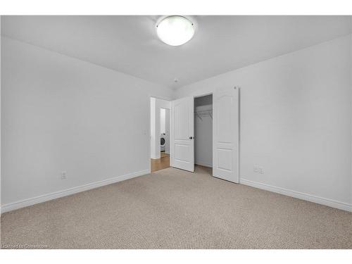 8412 Eva Boulevard, Niagara Falls, ON - Indoor Photo Showing Other Room