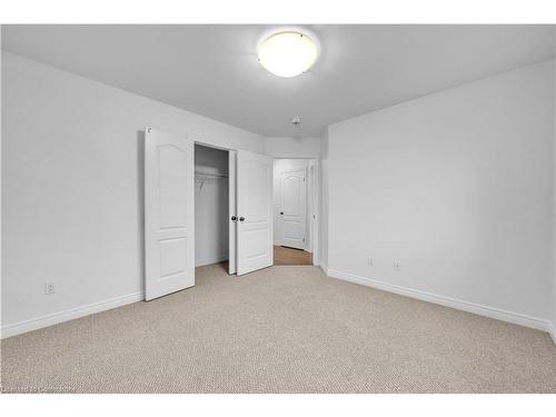 8412 Eva Boulevard, Niagara Falls, ON - Indoor Photo Showing Other Room