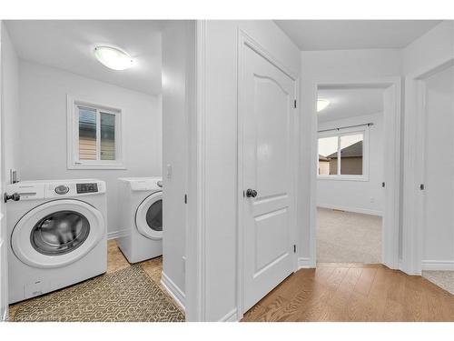 8412 Eva Boulevard, Niagara Falls, ON - Indoor Photo Showing Laundry Room