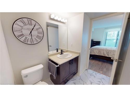 206-525 Wilson Avenue, Toronto, ON - Indoor Photo Showing Bathroom