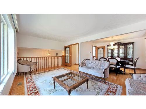 93 Old Chicopee Drive, Kitchener, ON - Indoor Photo Showing Living Room