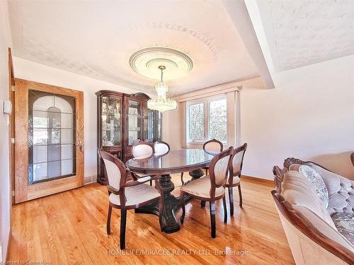 93 Old Chicopee Drive, Kitchener, ON - Indoor Photo Showing Dining Room