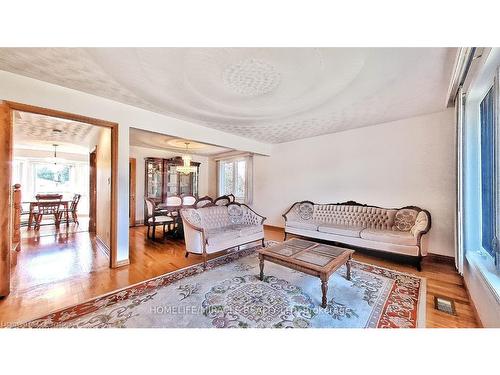 93 Old Chicopee Drive, Kitchener, ON - Indoor Photo Showing Living Room