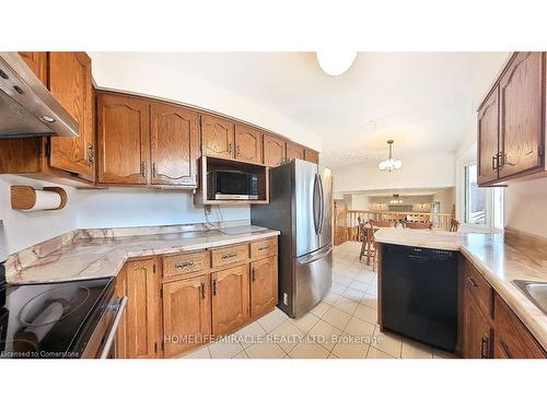 93 Old Chicopee Drive, Kitchener, ON - Indoor Photo Showing Kitchen