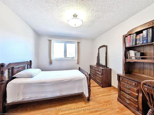 93 Old Chicopee Drive, Kitchener, ON - Indoor Photo Showing Bedroom