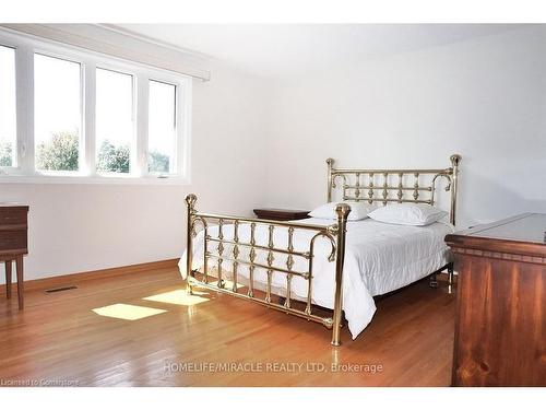 93 Old Chicopee Drive, Kitchener, ON - Indoor Photo Showing Bedroom