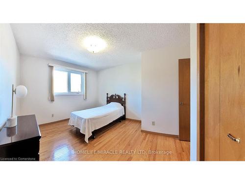 93 Old Chicopee Drive, Kitchener, ON - Indoor Photo Showing Bedroom