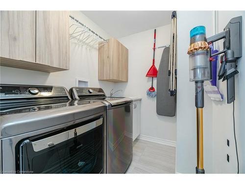 123 Borers Creek Circle, Waterdown, ON - Indoor Photo Showing Laundry Room