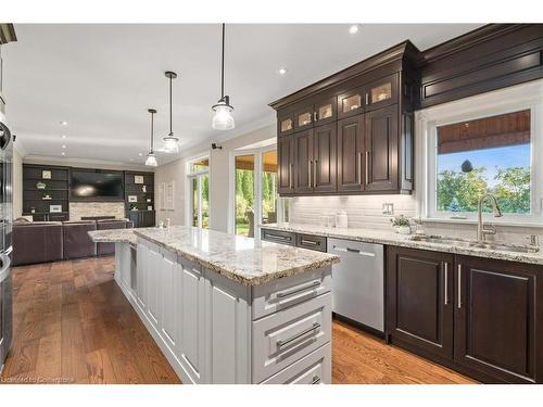 17 Oak Ridge Drive, Glen Williams, ON - Indoor Photo Showing Kitchen With Upgraded Kitchen