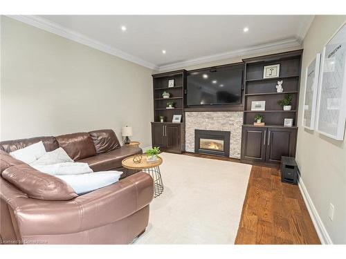 17 Oak Ridge Drive, Glen Williams, ON - Indoor Photo Showing Living Room With Fireplace