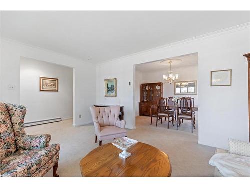 3690 Bluestream Crescent, Mississauga, ON - Indoor Photo Showing Living Room