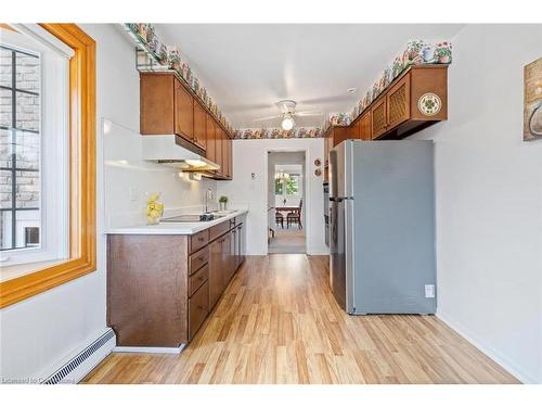 3690 Bluestream Crescent, Mississauga, ON - Indoor Photo Showing Kitchen