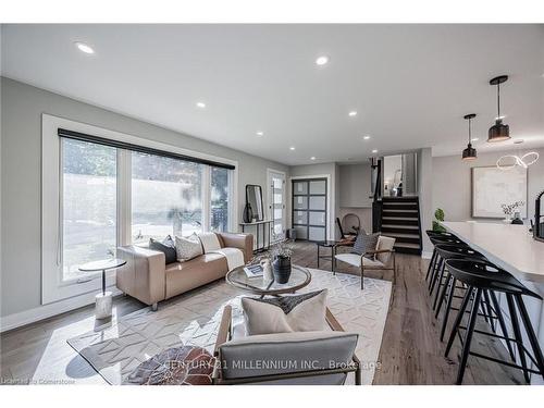 407 Beechwood Crescent, Burlington, ON - Indoor Photo Showing Living Room