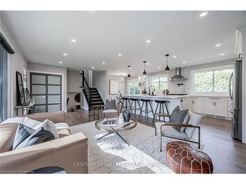 407 Beechwood Crescent, Burlington, ON - Indoor Photo Showing Living Room