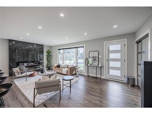 407 Beechwood Crescent, Burlington, ON - Indoor Photo Showing Living Room