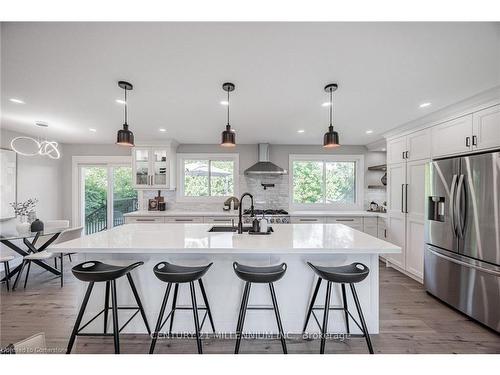 407 Beechwood Crescent, Burlington, ON - Indoor Photo Showing Kitchen With Upgraded Kitchen