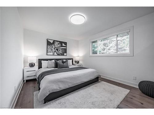 407 Beechwood Crescent, Burlington, ON - Indoor Photo Showing Bedroom