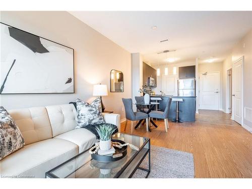 208-33 Whitmer Street, Milton, ON - Indoor Photo Showing Living Room