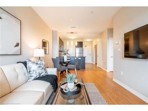 208-33 Whitmer Street, Milton, ON - Indoor Photo Showing Living Room