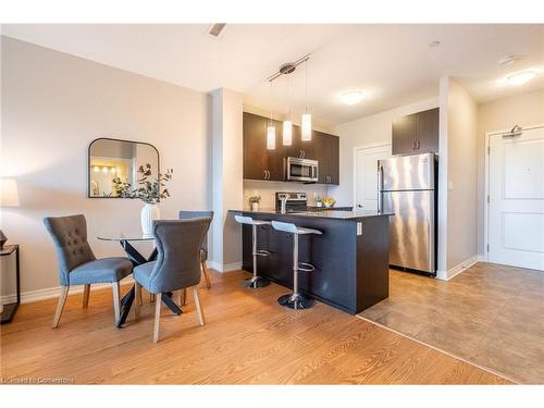 208-33 Whitmer Street, Milton, ON - Indoor Photo Showing Kitchen With Upgraded Kitchen