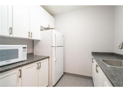 208-33 Whitmer Street, Milton, ON - Indoor Photo Showing Kitchen