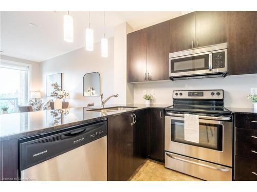 208-33 Whitmer Street, Milton, ON - Indoor Photo Showing Kitchen With Double Sink With Upgraded Kitchen