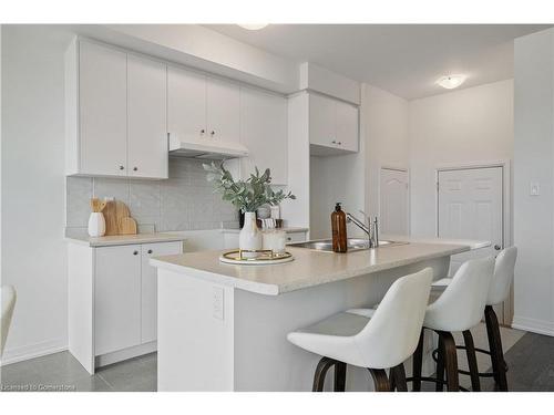 80 Selection Heights, Thorold, ON - Indoor Photo Showing Kitchen