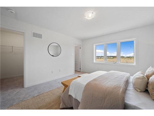 80 Selection Heights, Thorold, ON - Indoor Photo Showing Bedroom