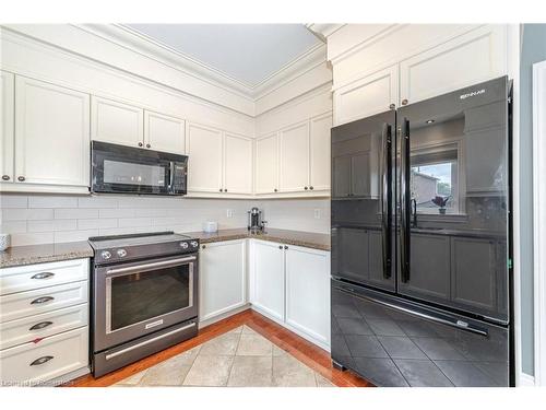 38 Sandringham Drive, Barrie, ON - Indoor Photo Showing Kitchen