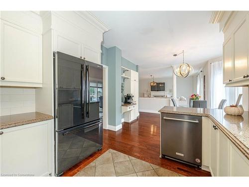 38 Sandringham Drive, Barrie, ON - Indoor Photo Showing Kitchen