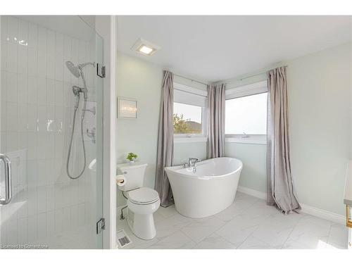 38 Sandringham Drive, Barrie, ON - Indoor Photo Showing Bathroom