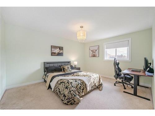 38 Sandringham Drive, Barrie, ON - Indoor Photo Showing Bedroom