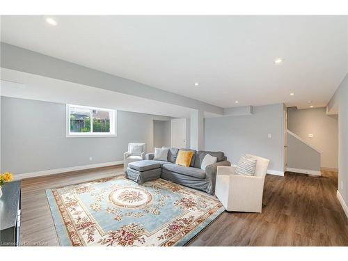 38 Sandringham Drive, Barrie, ON - Indoor Photo Showing Living Room