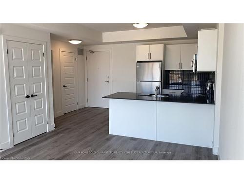 409-103 Roger Street, Waterloo, ON - Indoor Photo Showing Kitchen