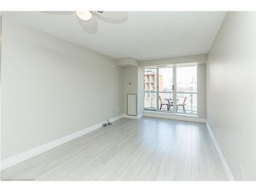 810-330 Adelaide Street E, Toronto, ON - Indoor Photo Showing Other Room