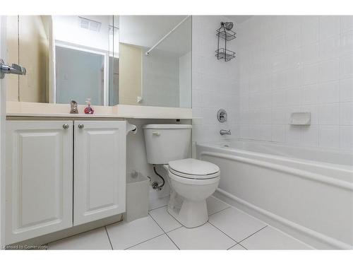 810-330 Adelaide Street E, Toronto, ON - Indoor Photo Showing Bathroom