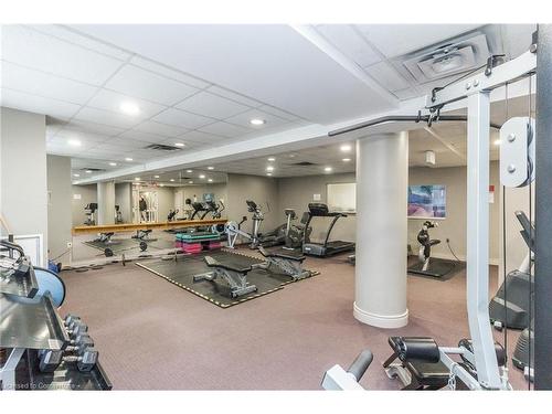 810-330 Adelaide Street E, Toronto, ON - Indoor Photo Showing Gym Room