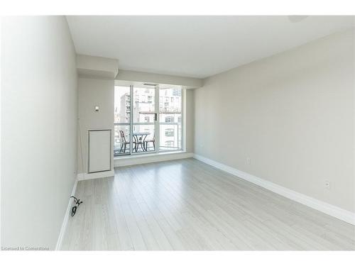 810-330 Adelaide Street E, Toronto, ON - Indoor Photo Showing Other Room