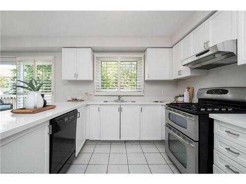 5889 River Grove Avenue, Mississauga, ON - Indoor Photo Showing Kitchen