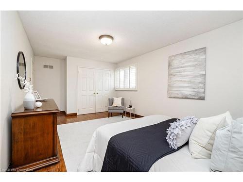 5889 River Grove Avenue, Mississauga, ON - Indoor Photo Showing Bedroom