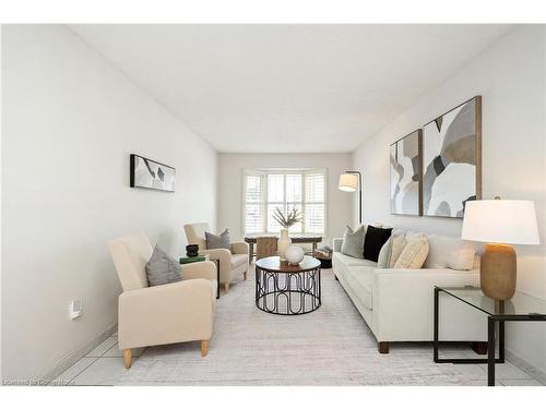 5889 River Grove Avenue, Mississauga, ON - Indoor Photo Showing Living Room