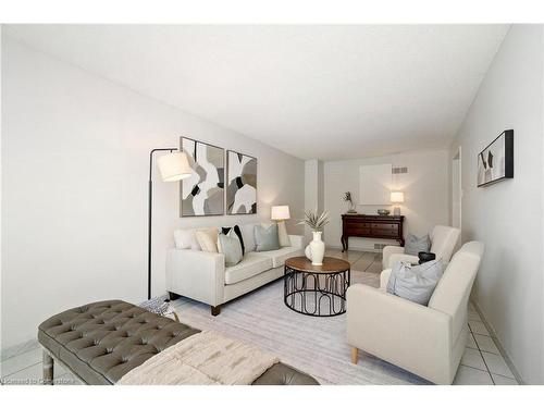 5889 River Grove Avenue, Mississauga, ON - Indoor Photo Showing Living Room