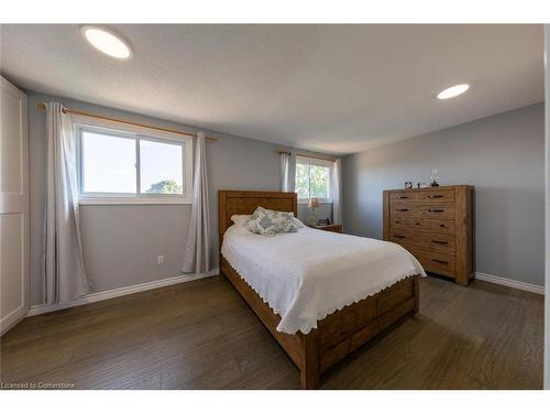 56 Raleigh Court, Hamilton, ON - Indoor Photo Showing Bedroom