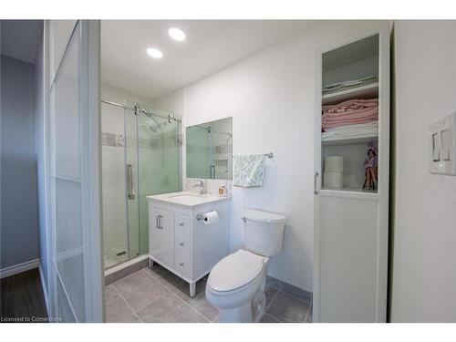 56 Raleigh Court, Hamilton, ON - Indoor Photo Showing Bathroom