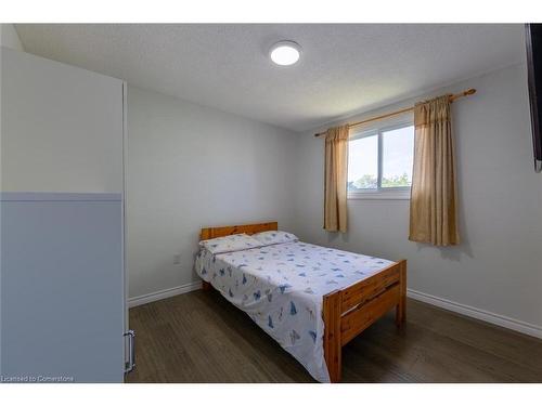 56 Raleigh Court, Hamilton, ON - Indoor Photo Showing Bedroom